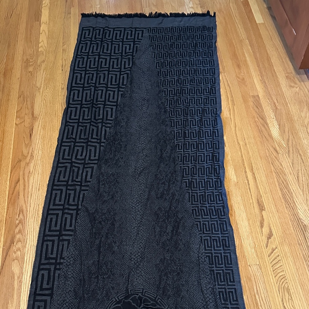 Versace Black and Gray Geometric Scarf - Picture 5 of 5